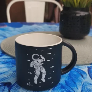 kubek astronauta ryby pstrąg pustelnia